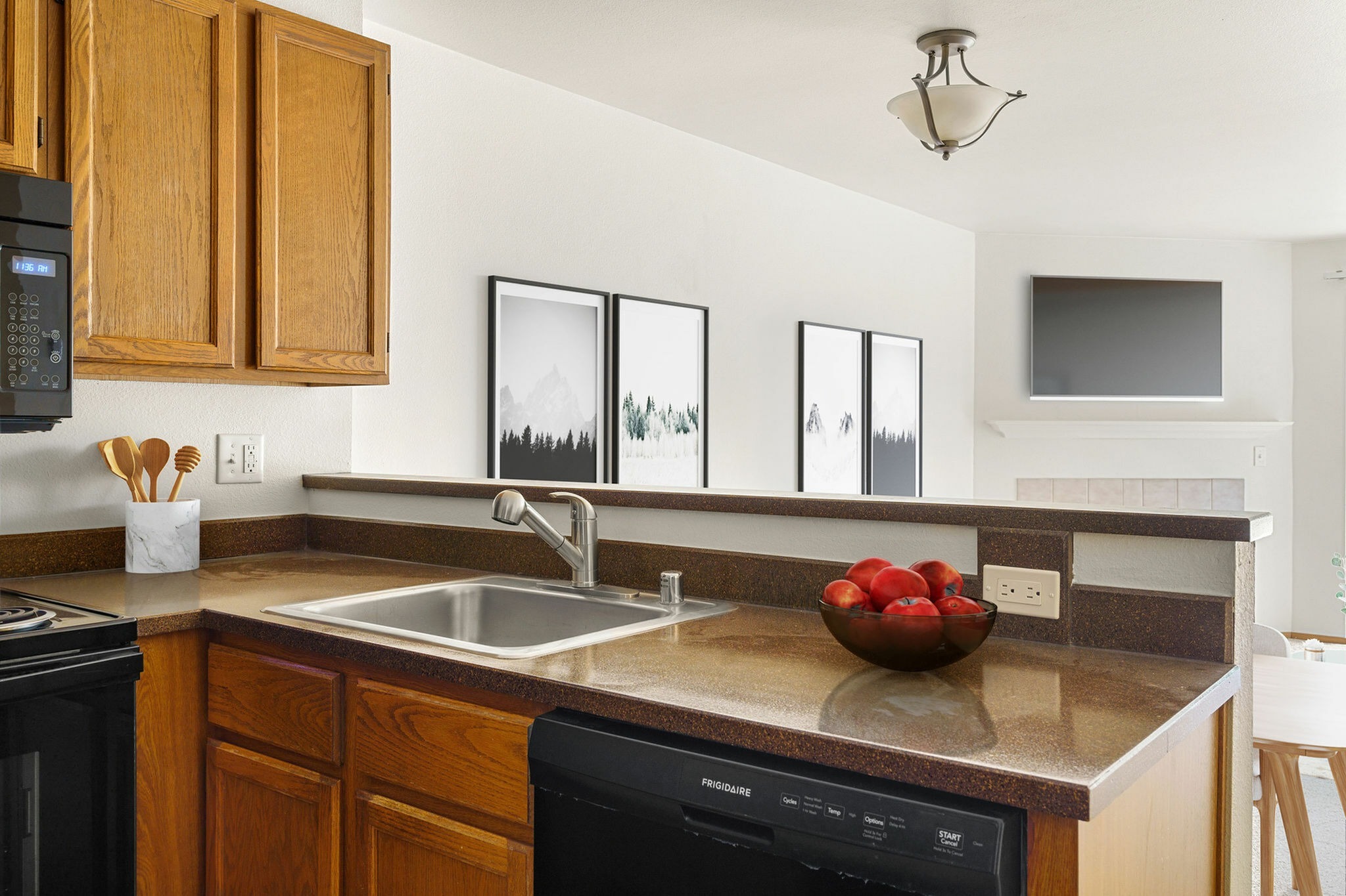 Kitchen with breakfast bar